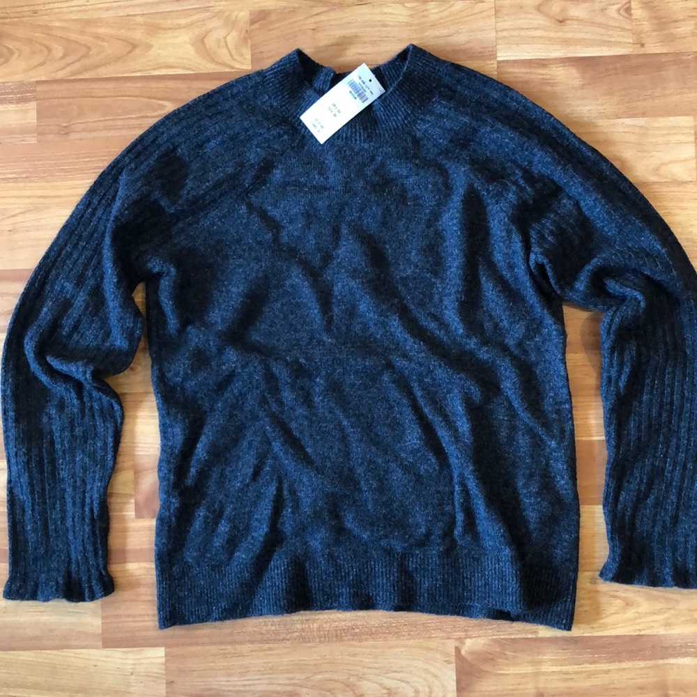 NWT Abercrombie & Fitch sweater w/ back buttons